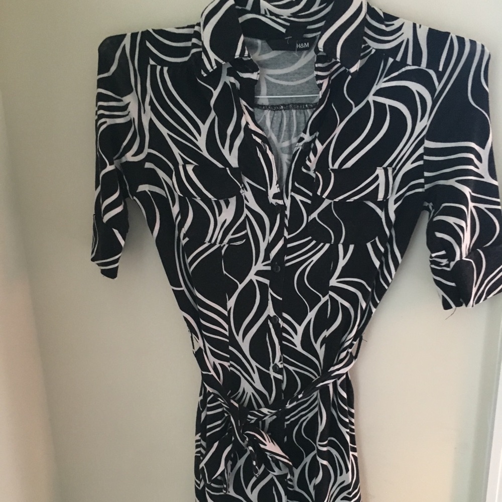 H&M black white pattern button dress size 4